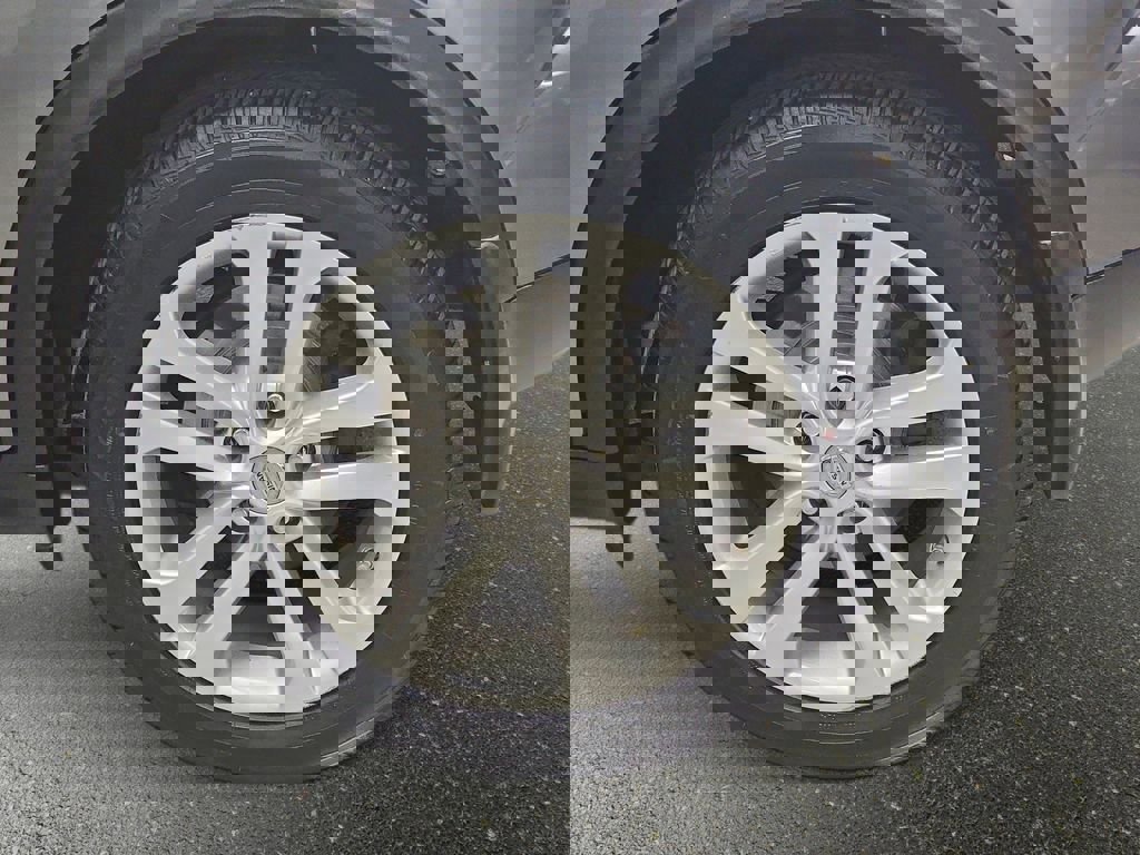 Used 2013 Nissan Juke SL image 36