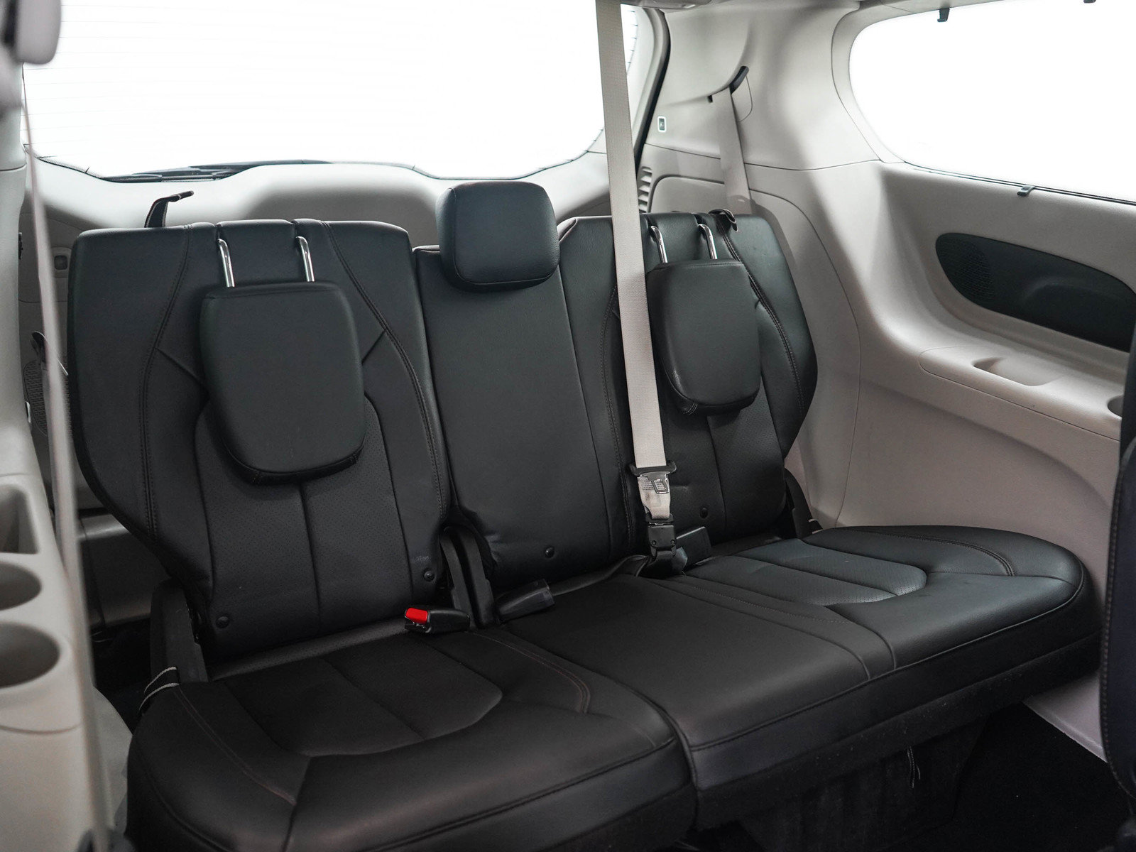 Used 2020 Chrysler Pacifica Touring-L Plus FWD image 13