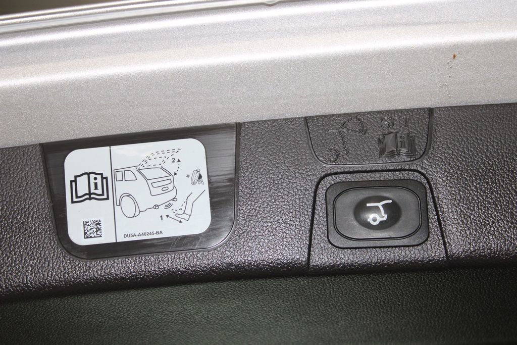Used 2016 Ford C-MAX Energi SEL w/ Equipment Group 302A FWD image 44