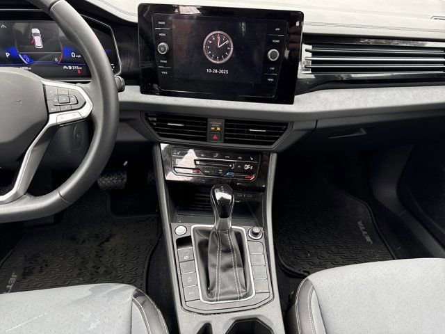 Used 2025 Volkswagen Jetta SE w/ Black Wheel Package image 13