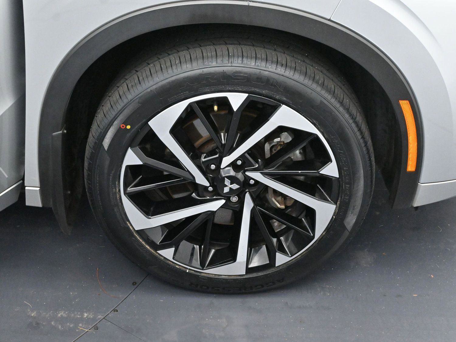 Used 2023 Mitsubishi Outlander SEL image 34