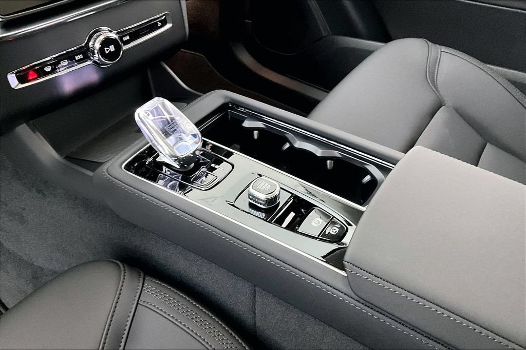 New 2026 Volvo XC90 B5 Plus AWD/4WD image 26