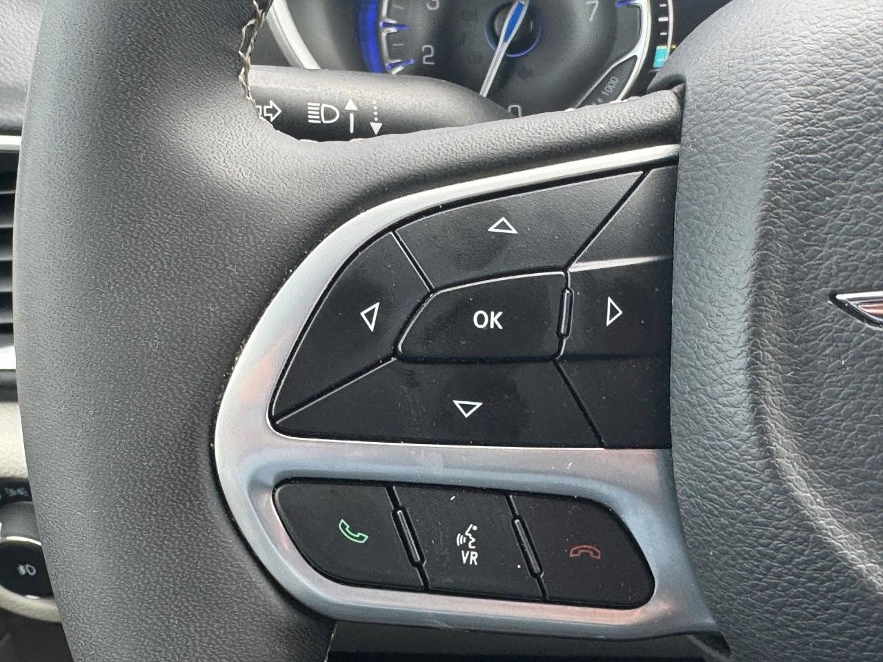 Used 2024 Chrysler Pacifica Touring-L image 21