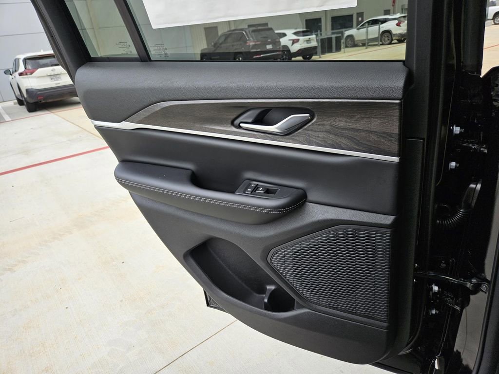 New 2026 Jeep Grand Cherokee Altitude RWD image 28