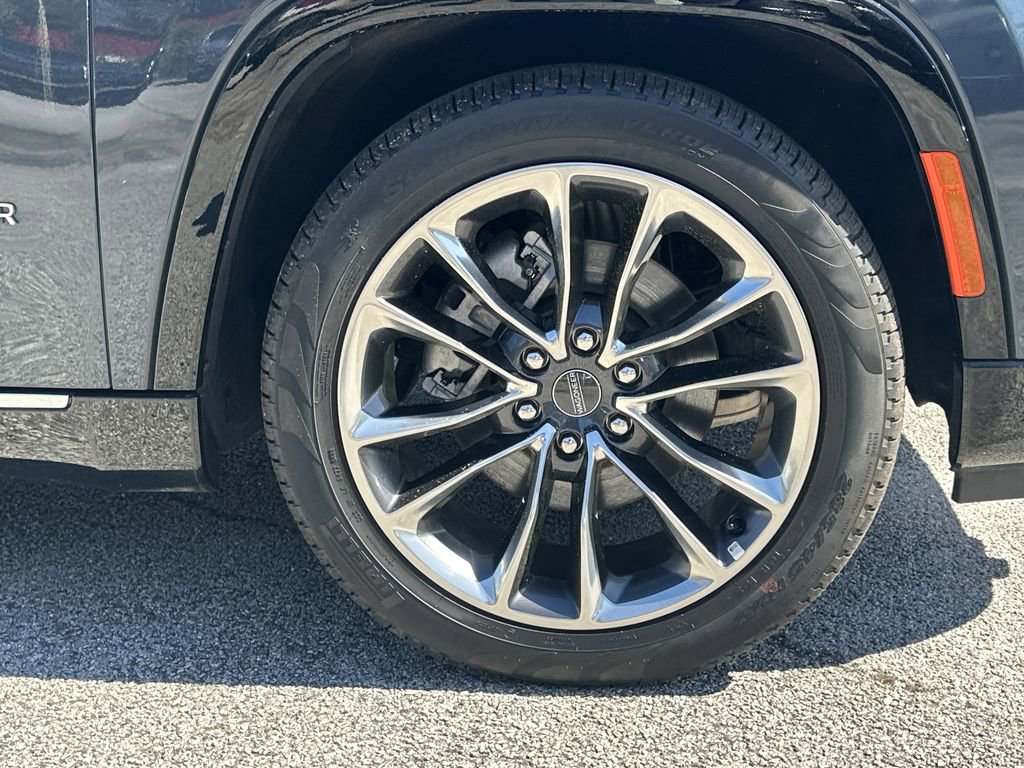 Used 2024 Jeep Wagoneer L Series III w/ Premium Group I image 13