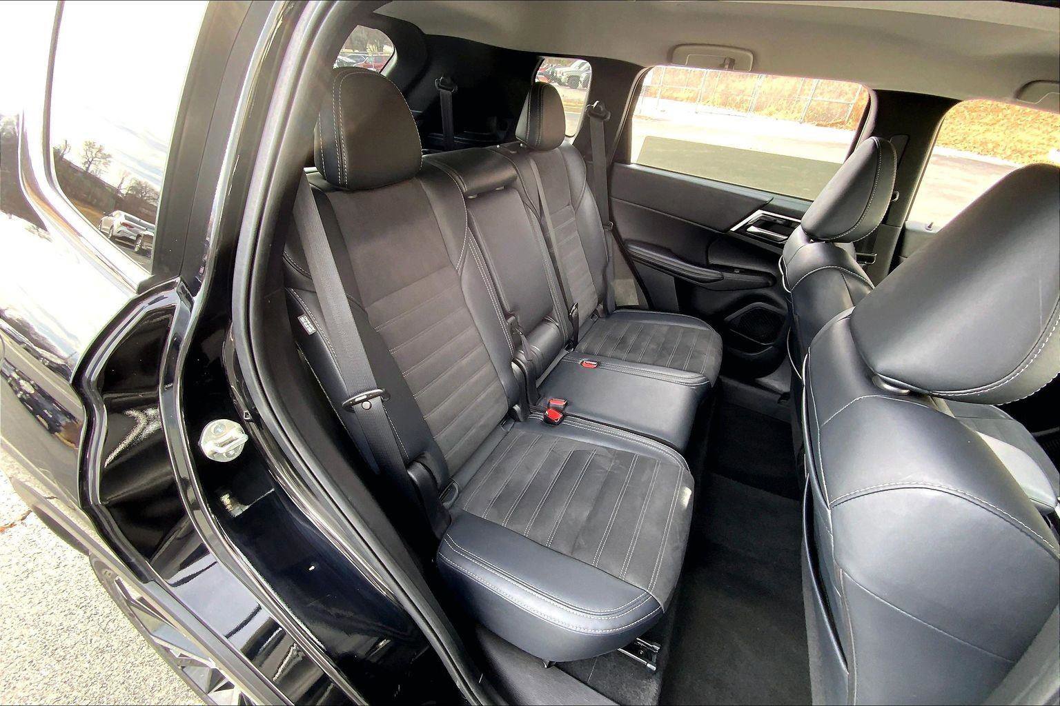 Used 2024 Mitsubishi Outlander SE image 25