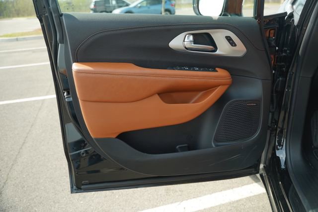New 2026 Chrysler Pacifica Pinnacle AWD/4WD image 12