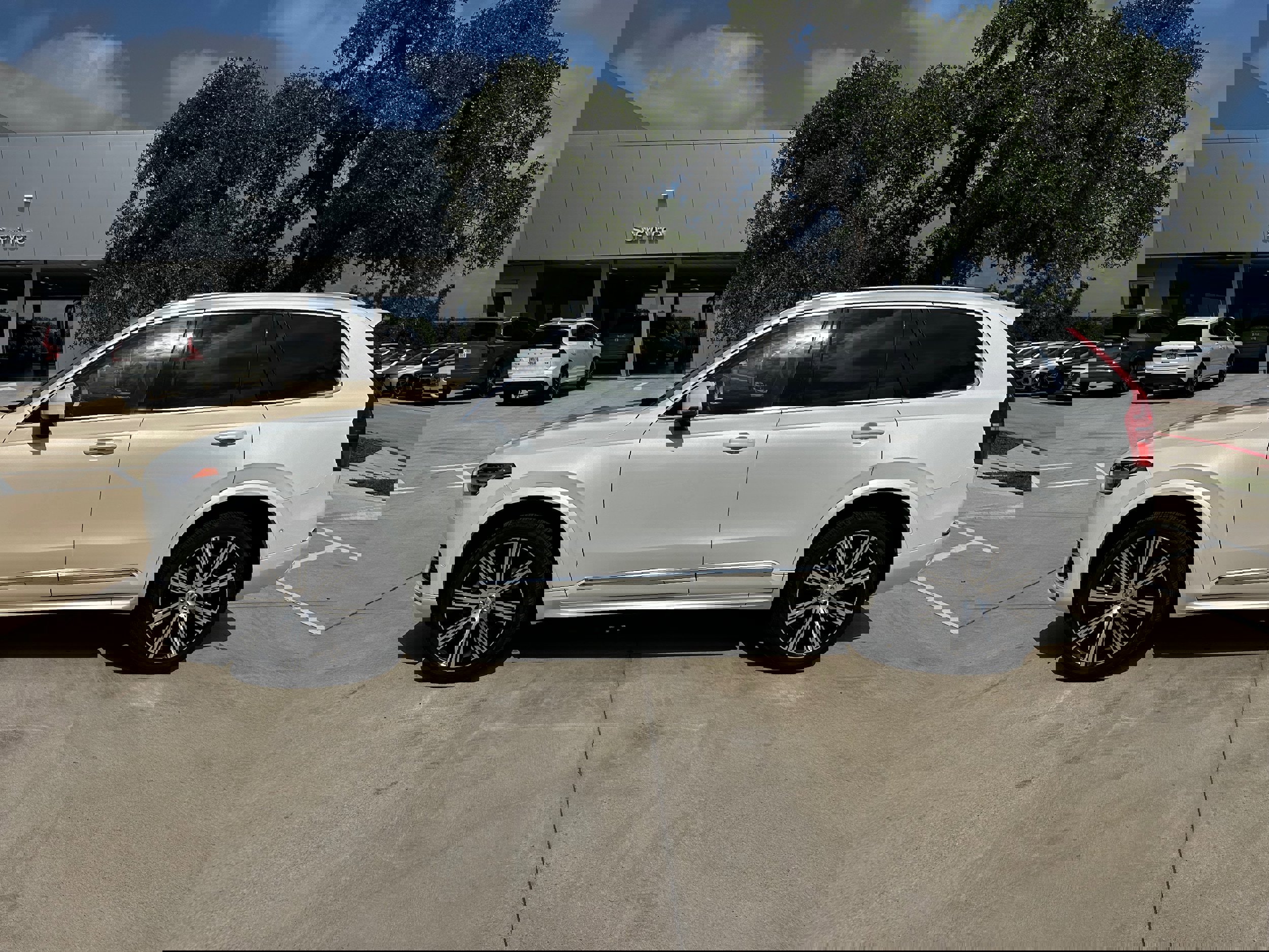 Certified 2023 Volvo XC90 B6 Ultimate image 3