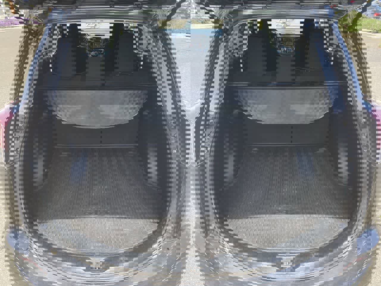 Used 2018 Toyota RAV4 LE w/ All Weather Liner Package AWD/4WD image 22