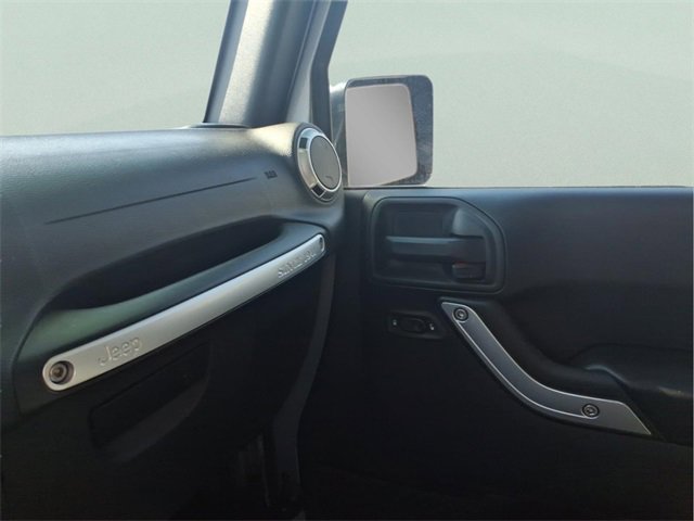 Used 2016 Jeep Wrangler Unlimited Rubicon w/ Connectivity Group image 21