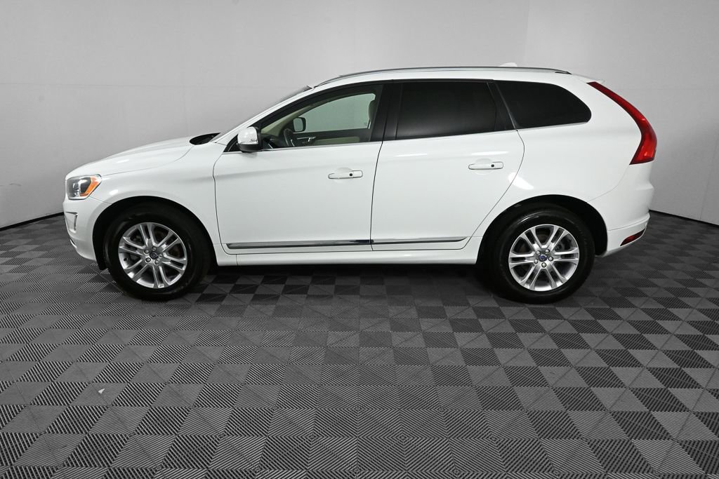 Used 2016 Volvo XC60 T5 Premier w/ Proximity Package FWD image 3
