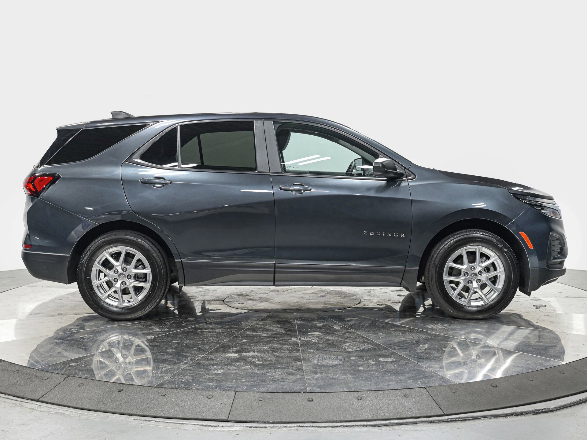 Used 2022 Chevrolet Equinox LS w/ LS Convenience Package image 10