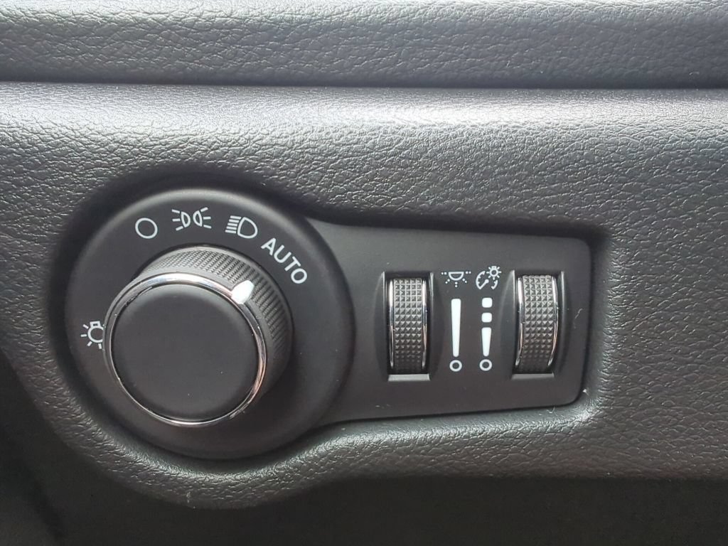 New 2027 Chrysler Pacifica Limited AWD/4WD image 30