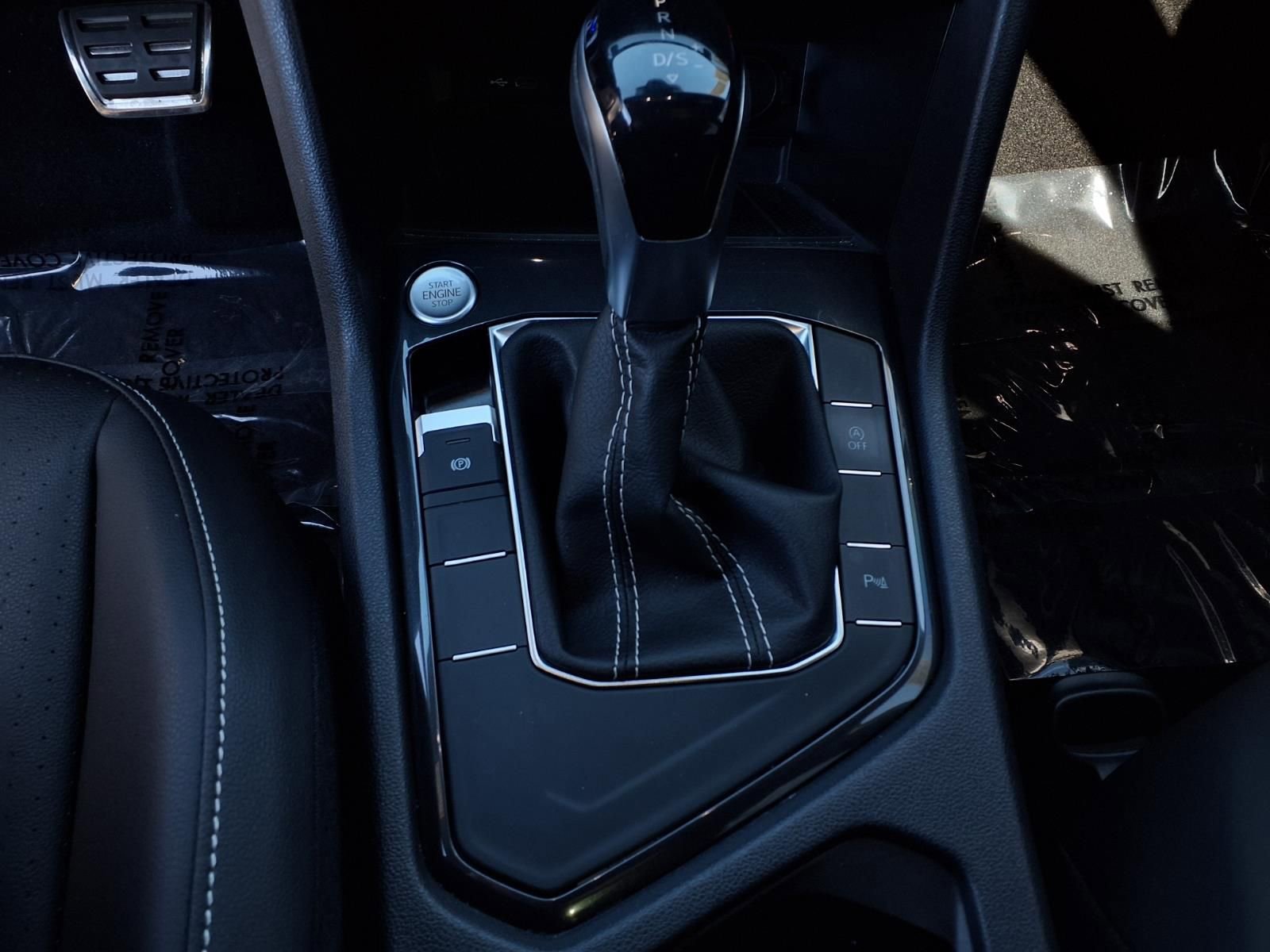 Certified 2023 Volkswagen Tiguan SE R-Line image 12