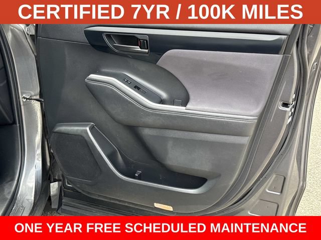 Used 2023 Toyota Highlander LE AWD/4WD image 8