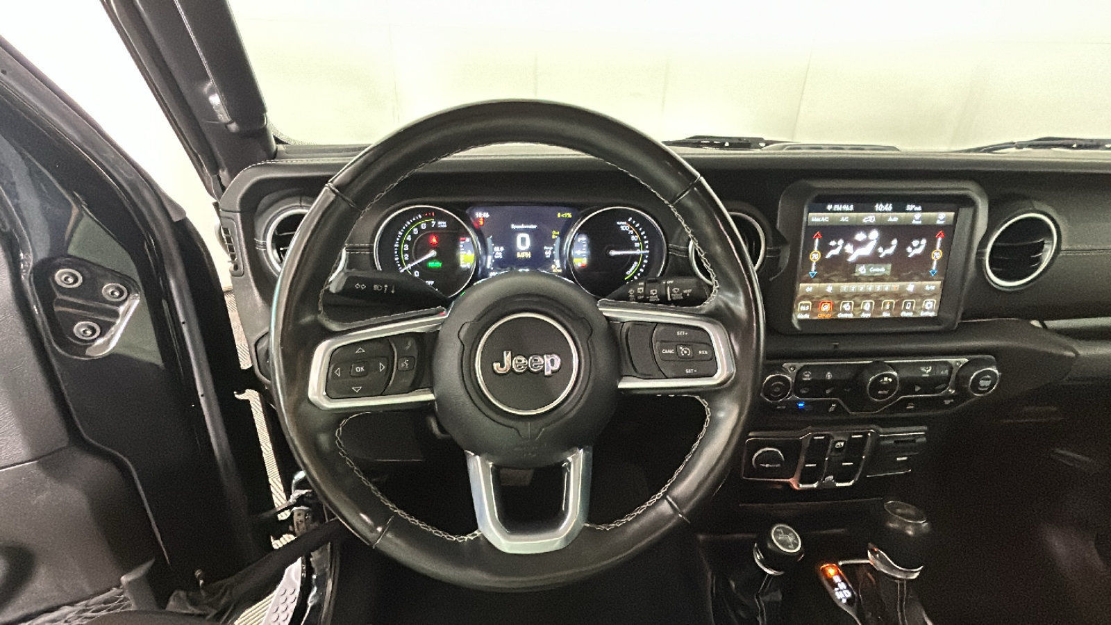 Used 2023 Jeep Wrangler Unlimited Sahara w/ Cold Weather Group AWD/4WD image 17