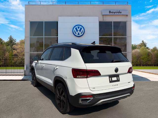 Used 2023 Volkswagen Taos SE w/ Panoramic Sunroof Package AWD/4WD image 5
