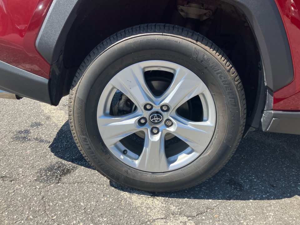 Used 2021 Toyota RAV4 XLE image 27