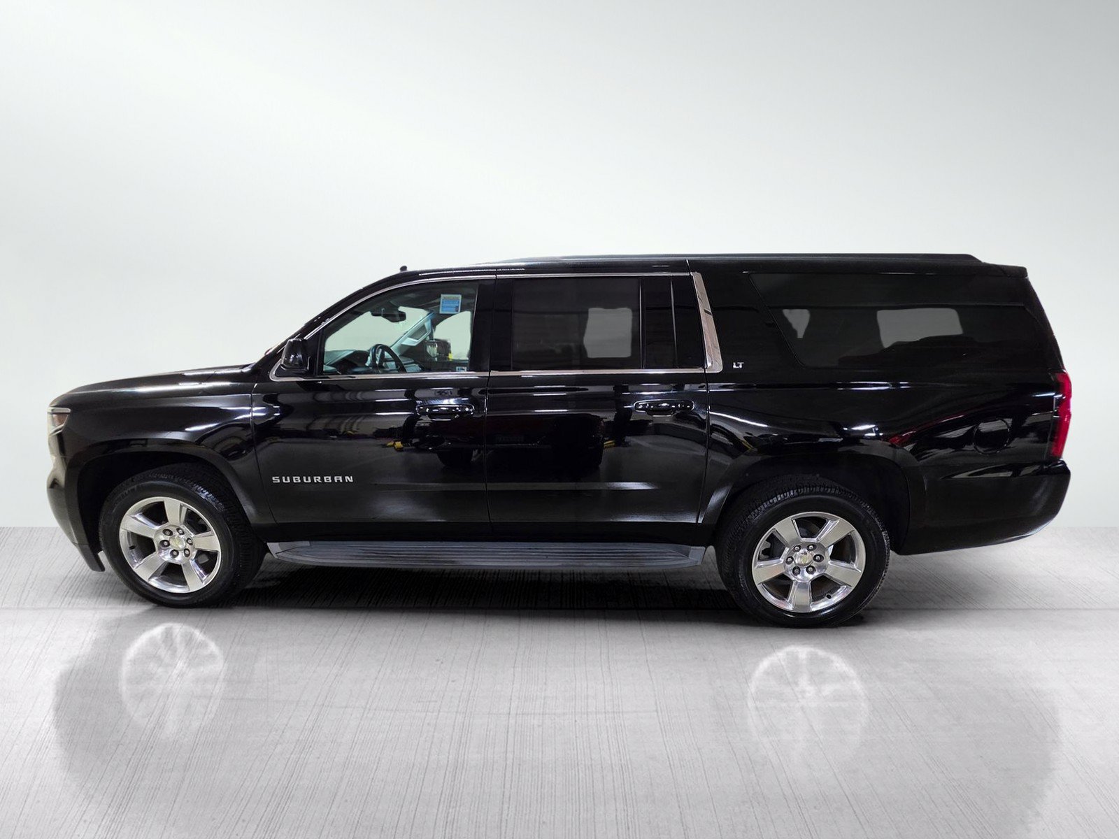Used 2015 Chevrolet Suburban LT RWD image 4