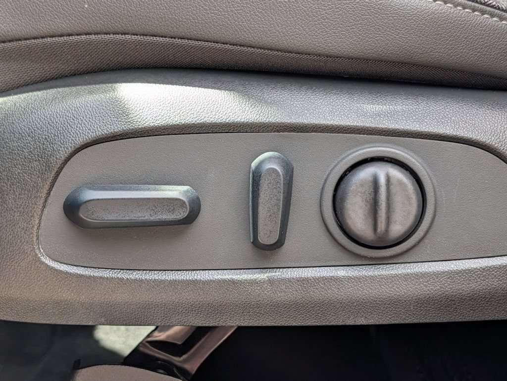 Used 2023 Buick Encore GX Essence w/ Experience Buick Package FWD image 34