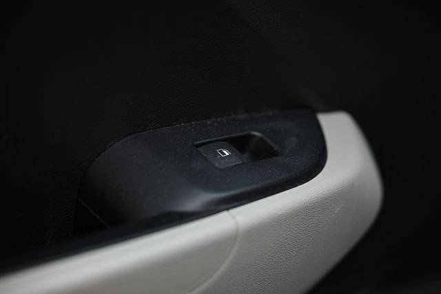 Used 2024 Hyundai Venue SEL image 24