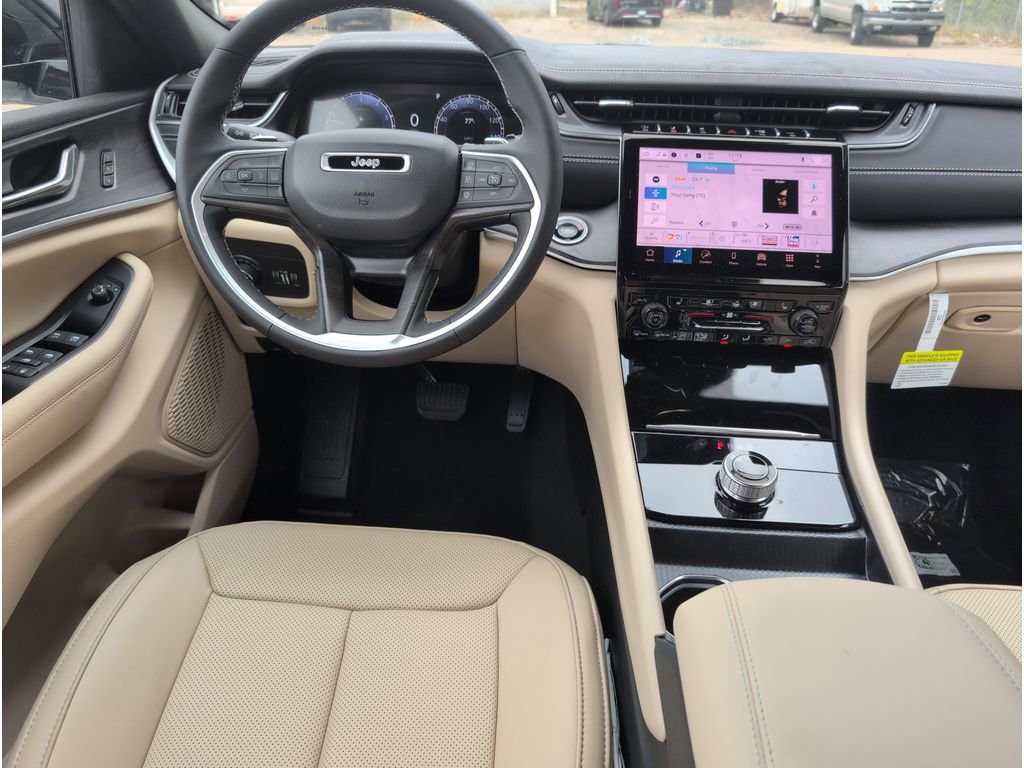 New 2025 Jeep Grand Cherokee Limited w/ Luxury Tech Group II image 32