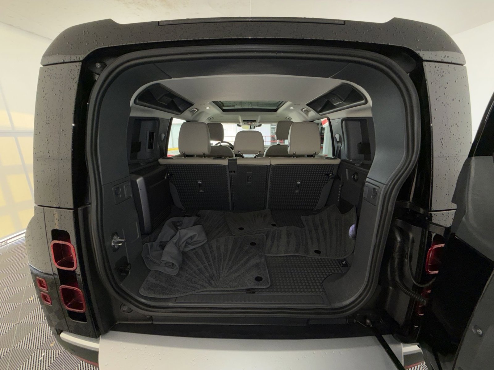 Used 2023 Land Rover Defender 110 S image 26