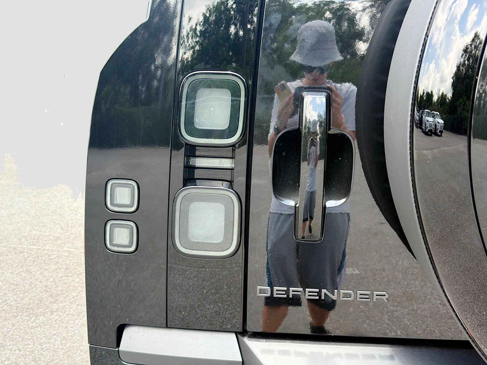 New 2026 Land Rover Defender 130 X-Dynamic SE AWD/4WD image 10