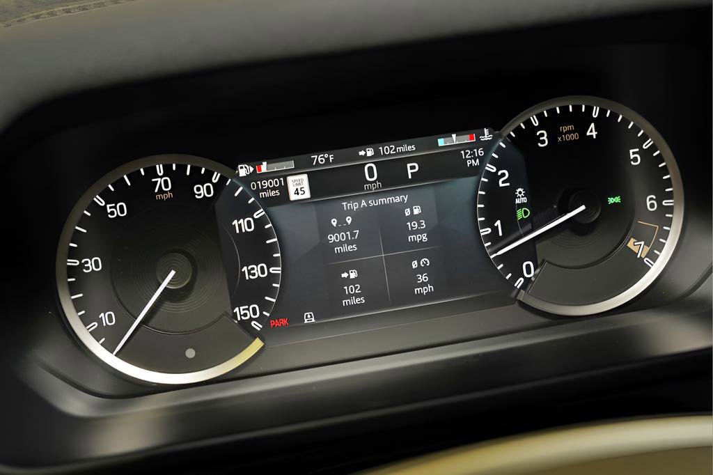 Used 2023 Land Rover Defender 130 SE image 20