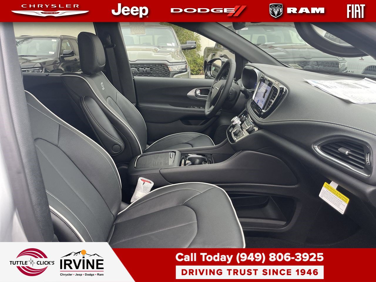 Used 2026 Chrysler Pacifica Limited w/ Uconnect Theater Family Group image 16