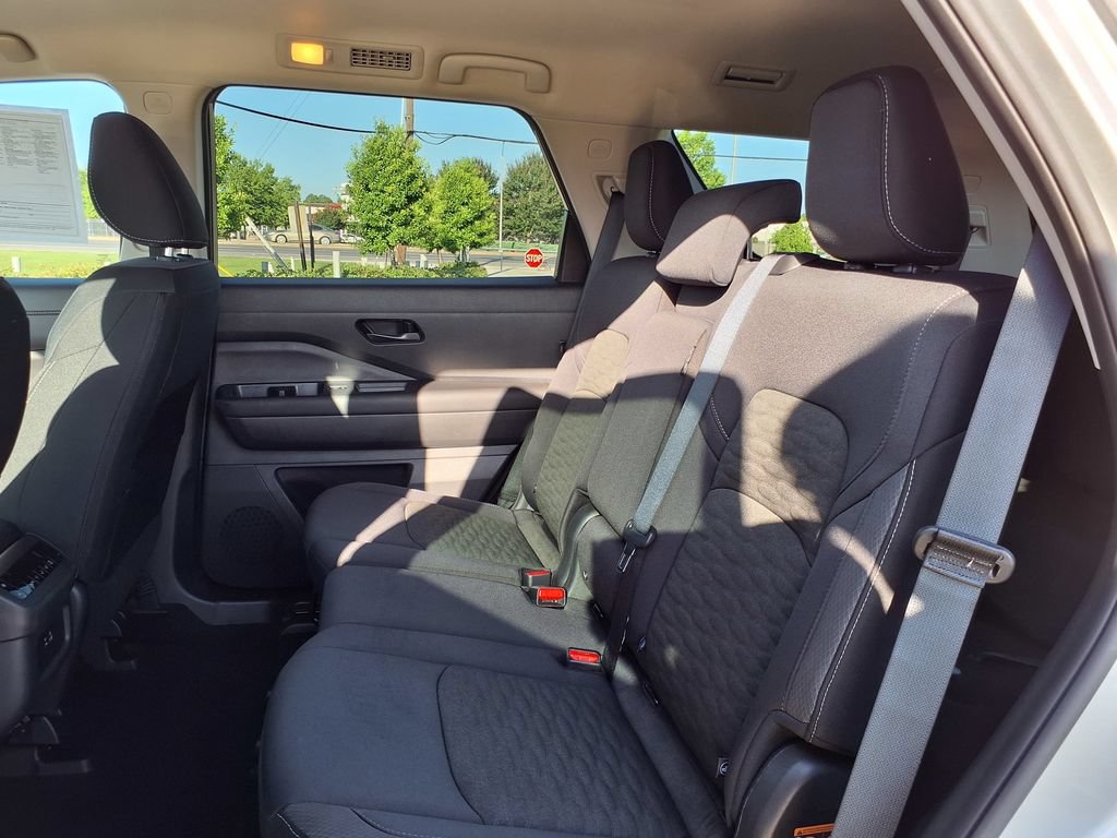 Used 2025 Nissan Pathfinder SV FWD image 17