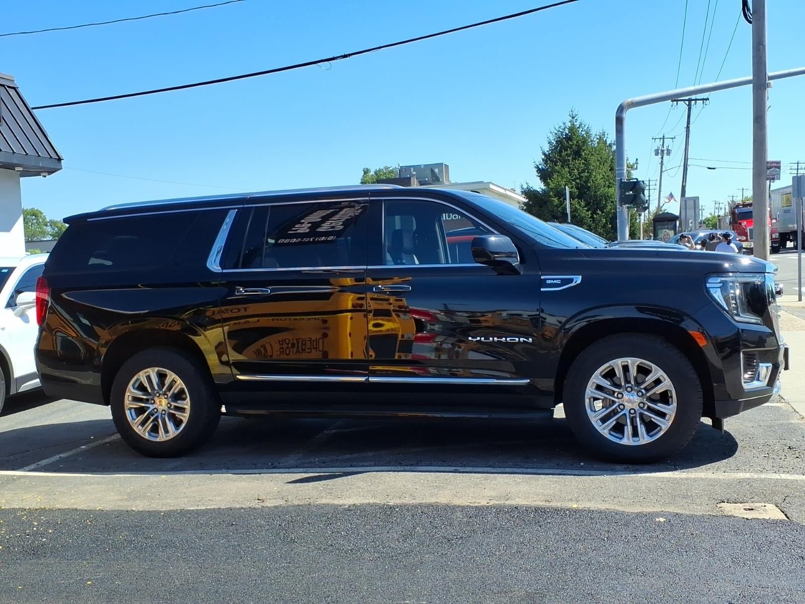 Certified 2023 GMC Yukon XL SLT AWD/4WD image 4