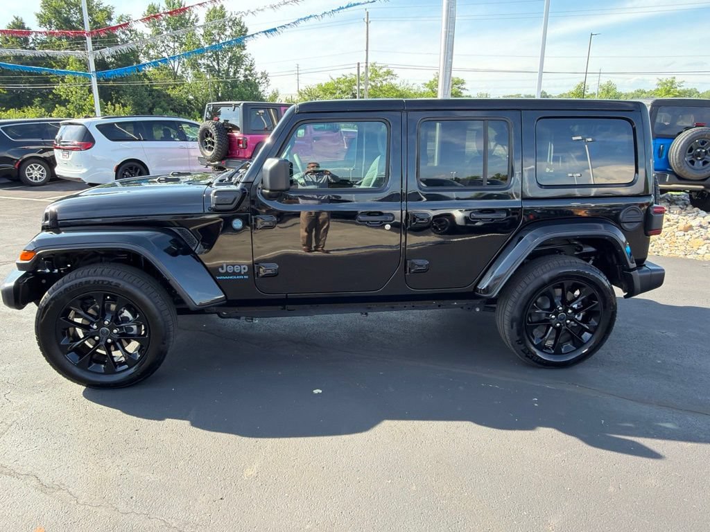 Used 2025 Jeep Wrangler Unlimited Sahara w/ Safety Group AWD/4WD image 9