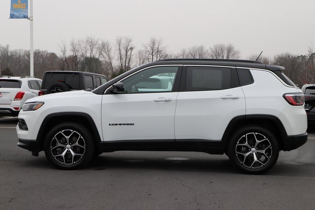 Used 2024 Jeep Compass Limited image 3