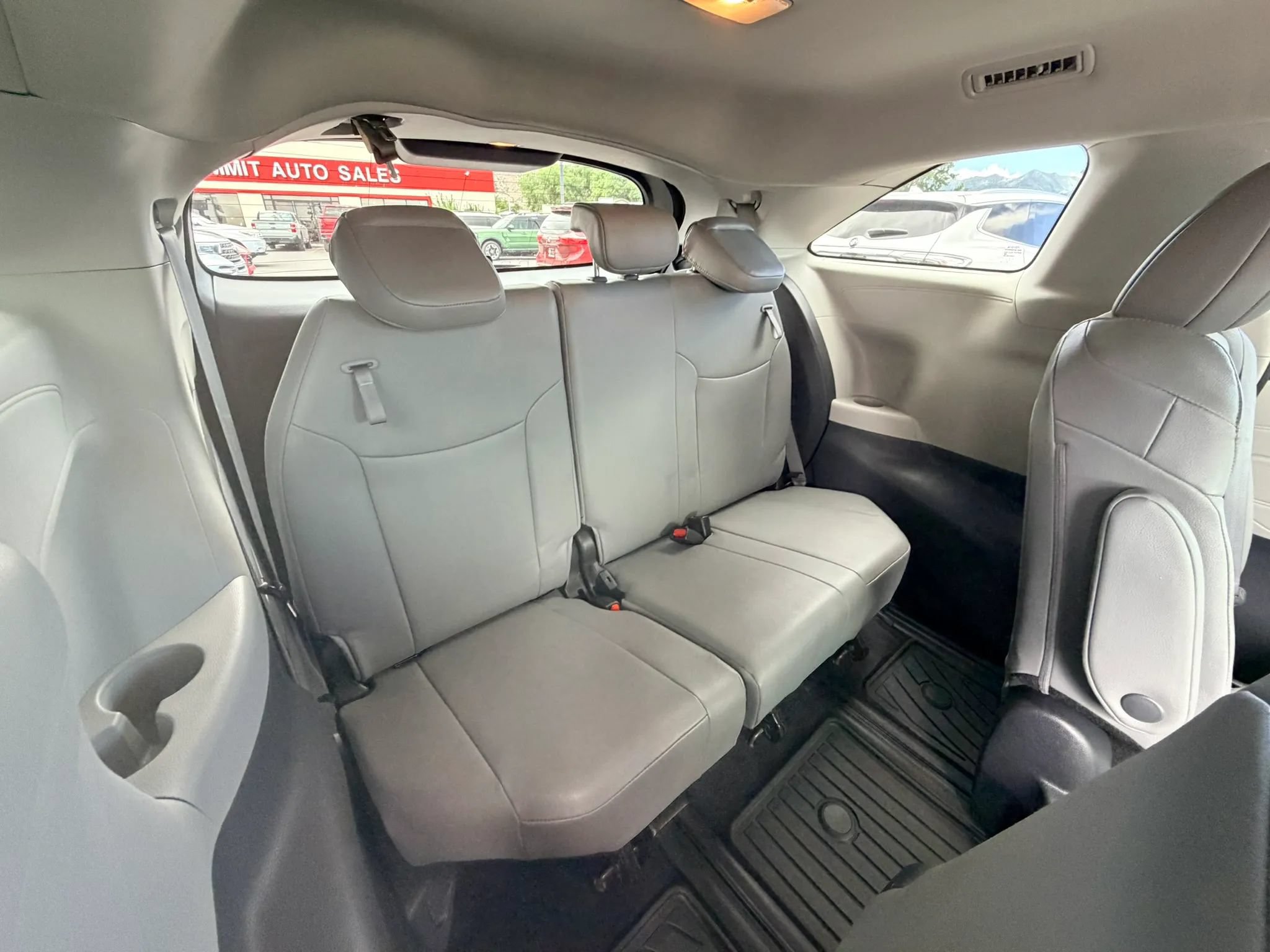 Used 2023 Toyota Sienna XLE AWD/4WD image 23