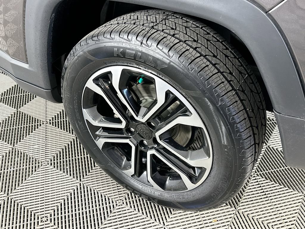 Used 2023 Jeep Compass Limited image 40