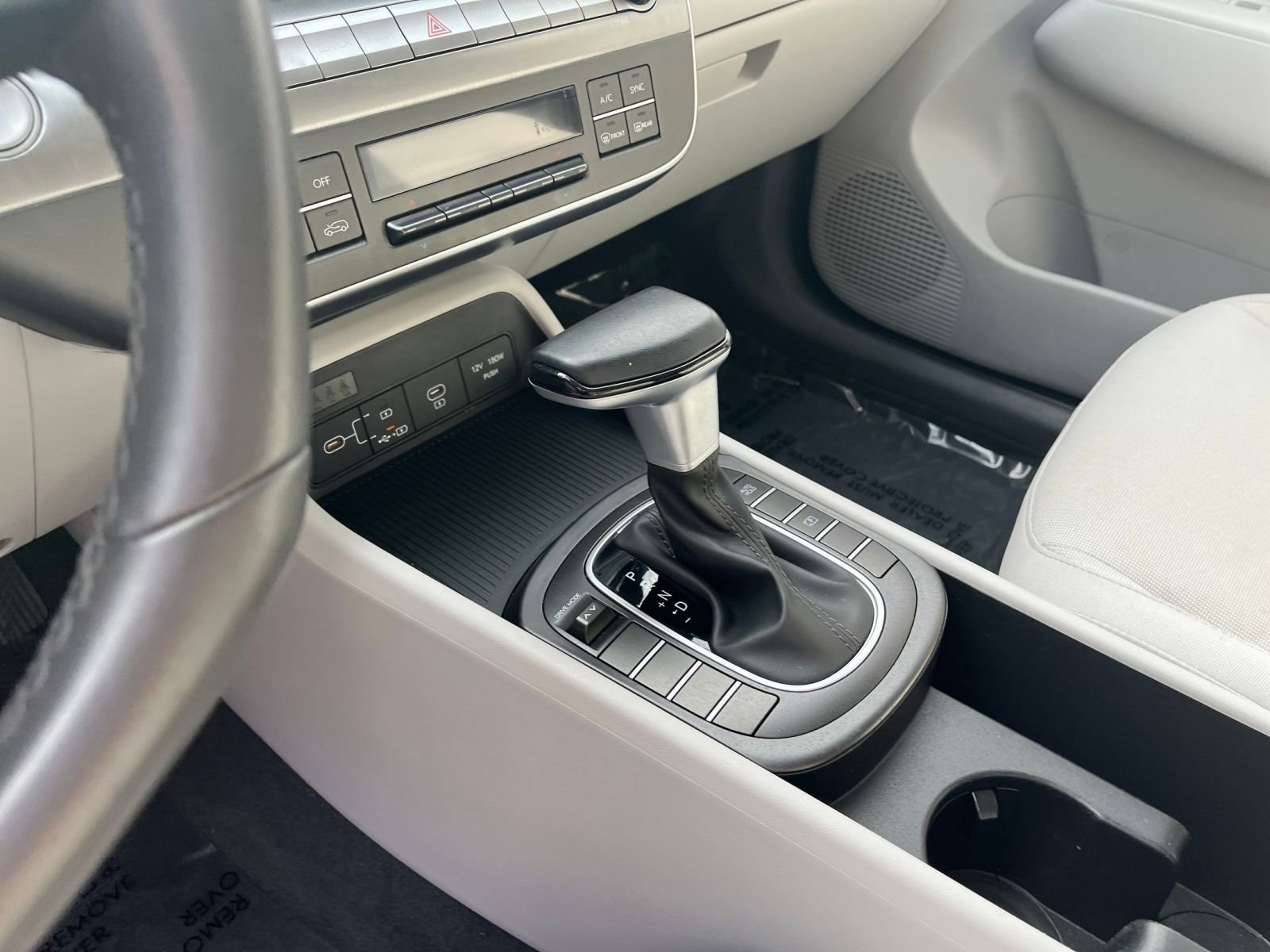 Used 2025 Hyundai Kona SEL image 41