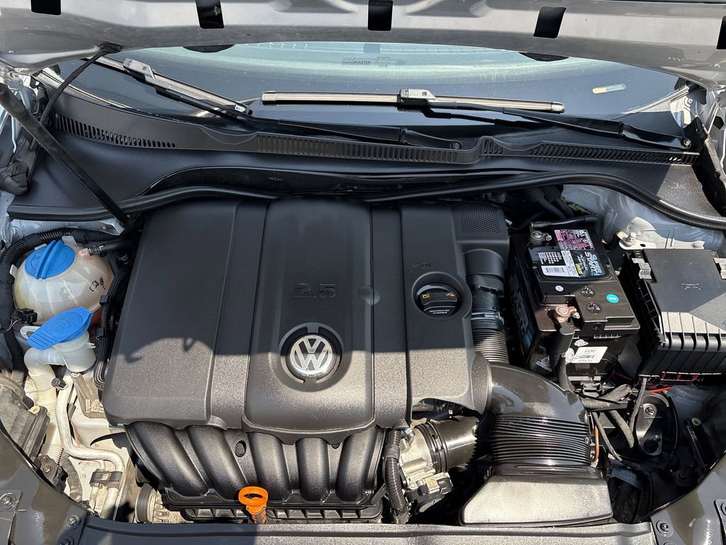 Used 2013 Volkswagen Golf 4-Door image 25