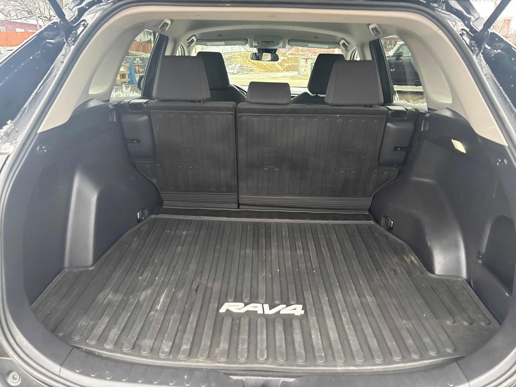 Used 2023 Toyota RAV4 LE image 39