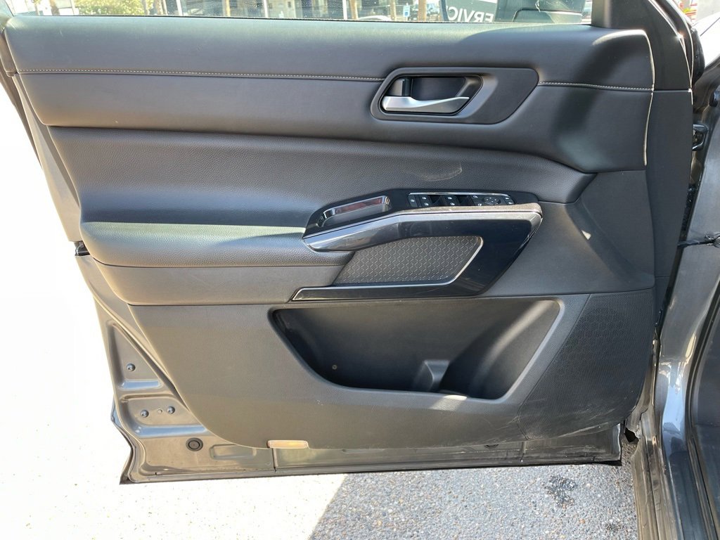 Used 2022 Nissan Pathfinder SV image 17