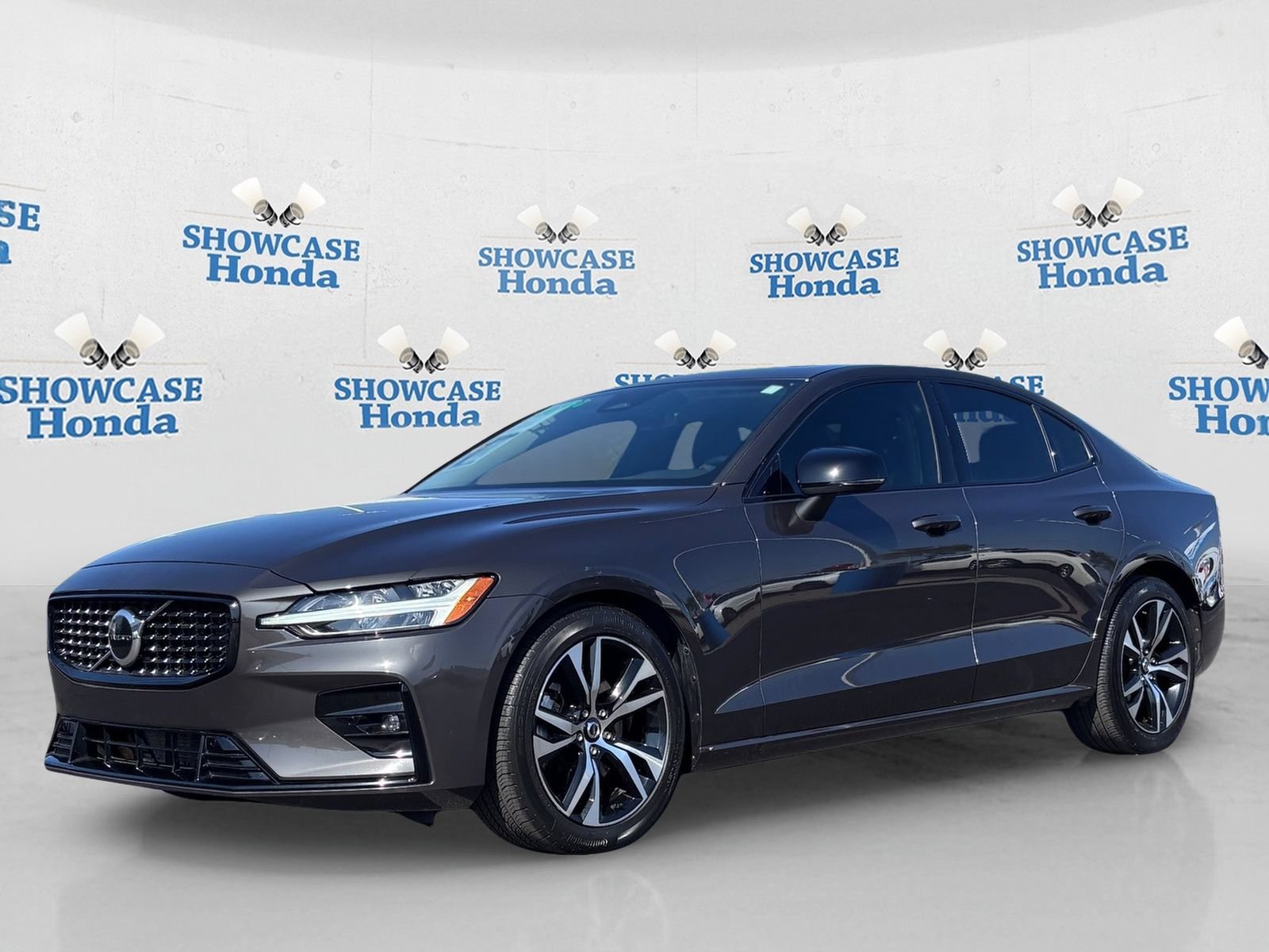 Used 2024 Volvo S60 B5 Core FWD image 2