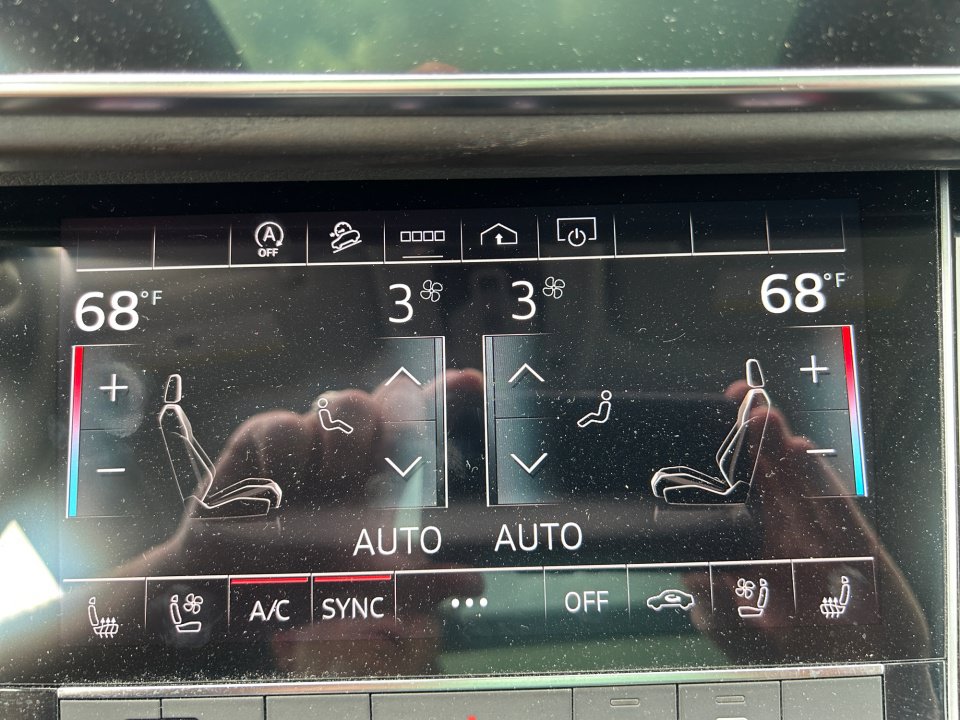 Used 2023 Audi Q8 Premium Plus AWD/4WD image 18
