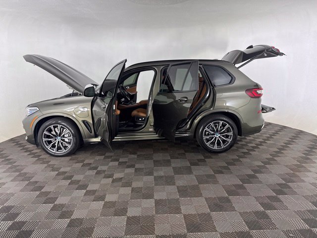 Used 2022 BMW X5 xDrive45e w/ M Sport Package AWD/4WD image 12