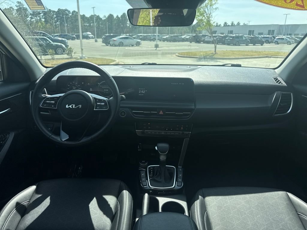 Used 2024 Kia Seltos EX image 16