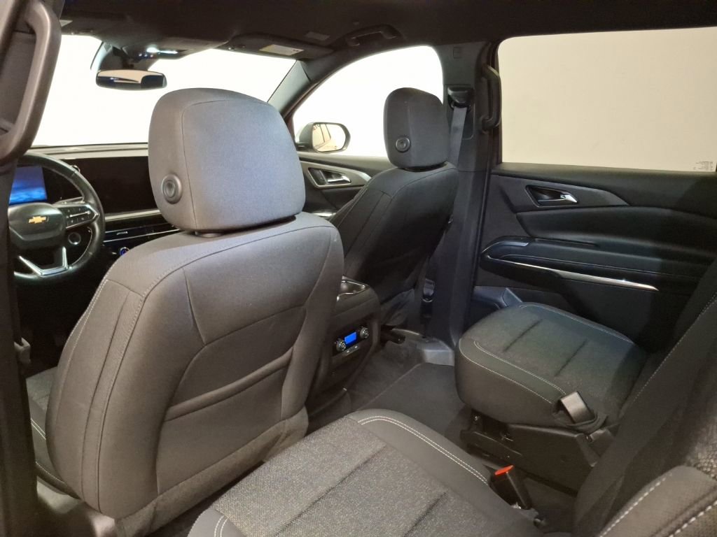Used 2025 Chevrolet Traverse LT image 15