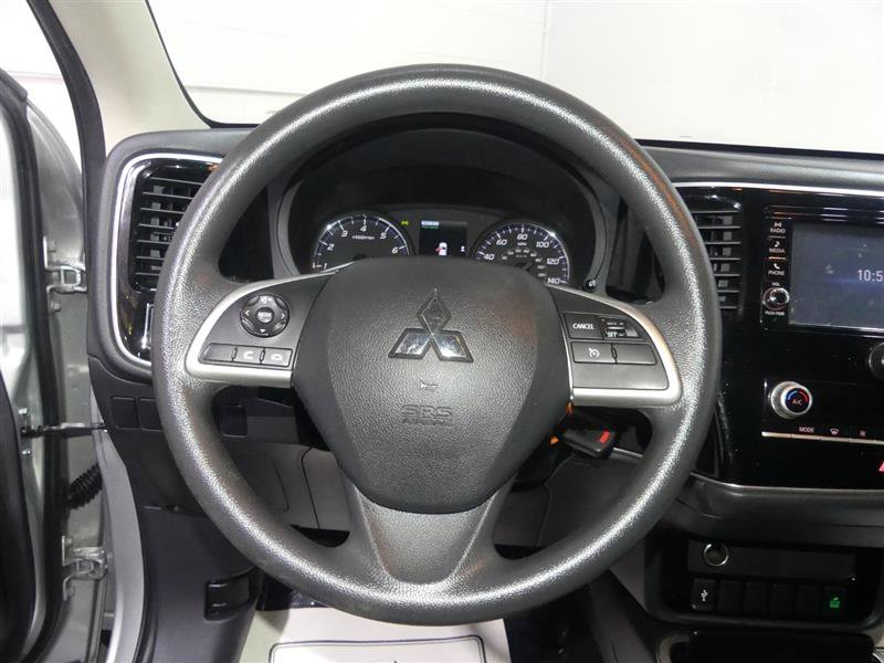 Used 2020 Mitsubishi Outlander SE image 31