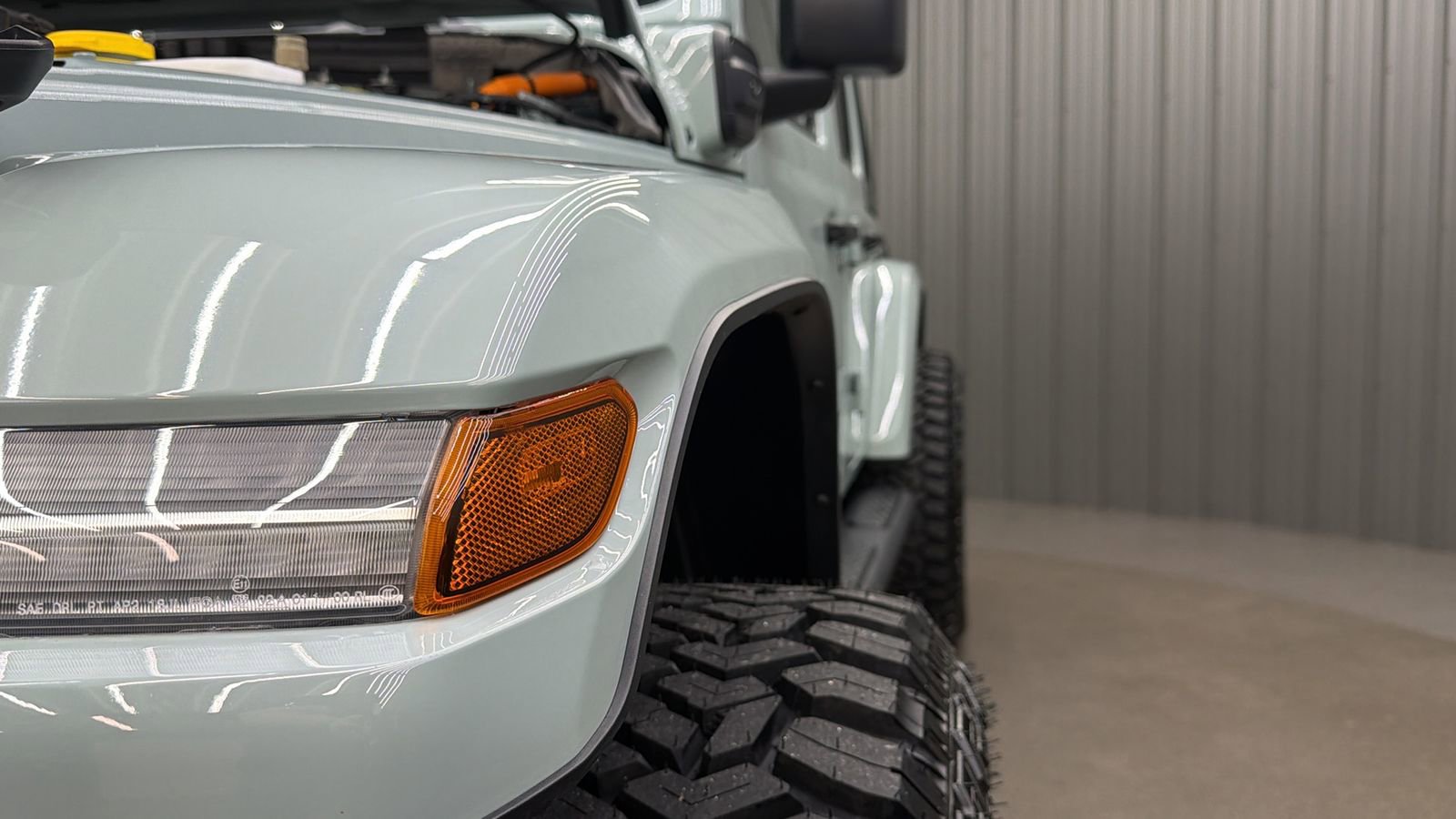 Used 2024 Jeep Wrangler Unlimited w/ Dual Top Group AWD/4WD image 13