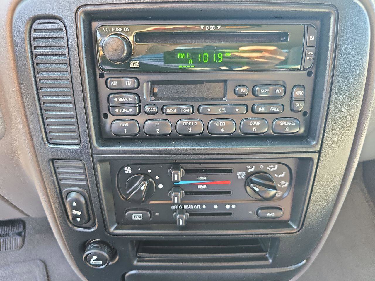 Used 2002 Ford Windstar SE image 9