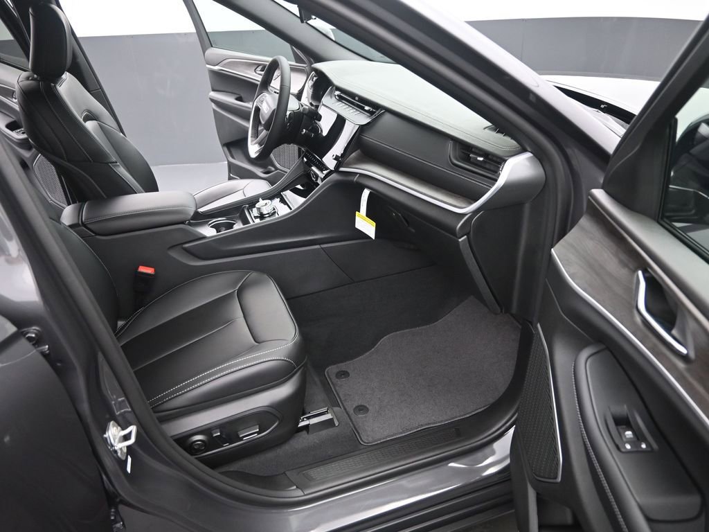 New 2026 Jeep Grand Cherokee Limited image 17