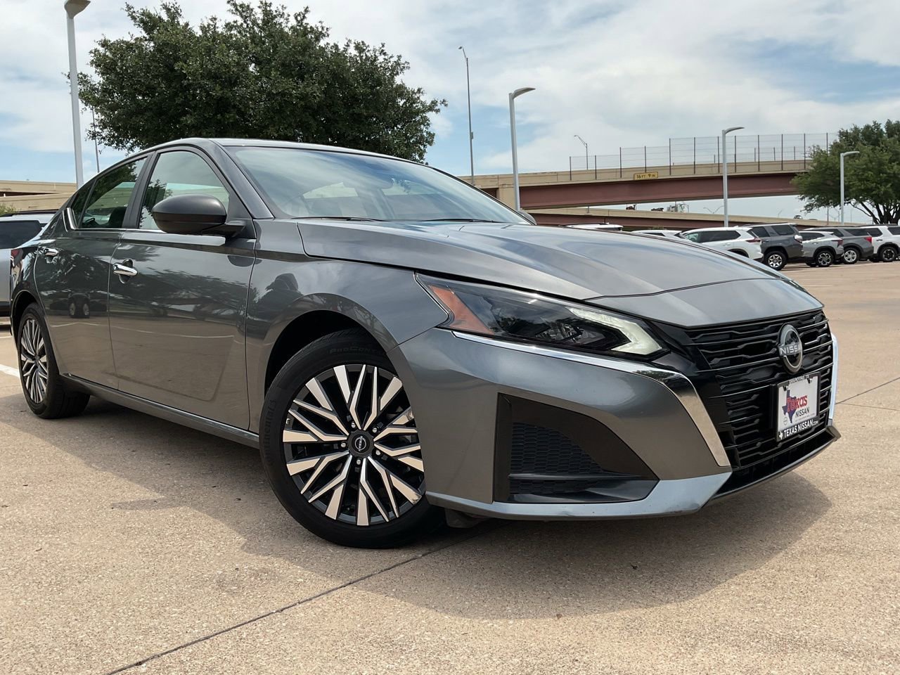 Used 2025 Nissan Altima 2.5 SV FWD image 3